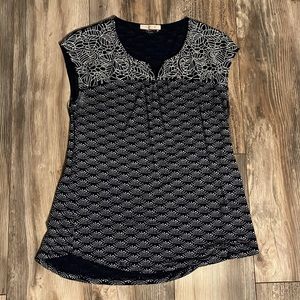 Skies are blue L stretch top